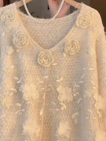 Pleteni pulover s kapuljom i 3D cvjetnim ovratnikom — chenille tkanina sa spandeksom, elastanski sadržaj ispod 30%, V-dekolte, bez rukava