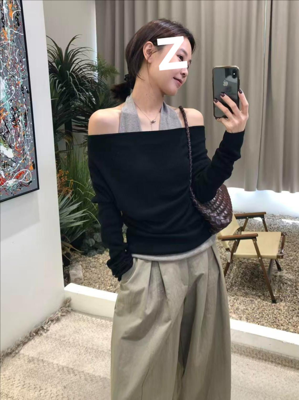 Pletený top s odhalenými ramenami a halterneckom, s kapucňou, štíhla silueta, dlhé rukávy