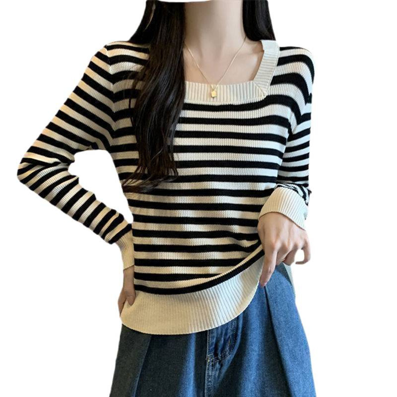 Pulover tricotat cu dungă, mâneci lungi, guler drept, croială regulată, 90-95% poliester