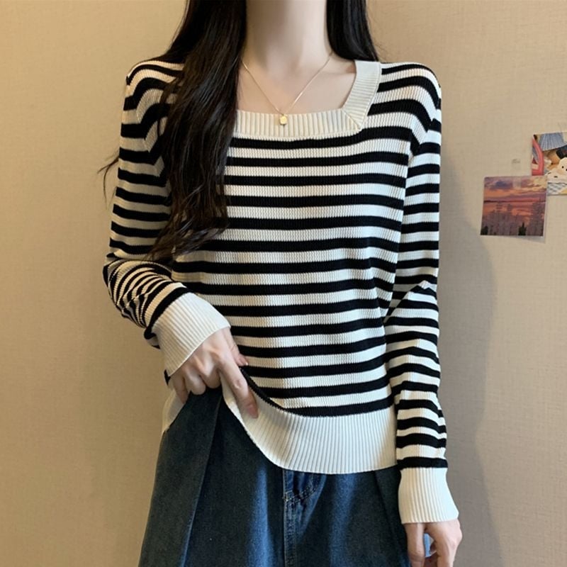 Pulover tricotat cu dungă, mâneci lungi, guler drept, croială regulată, 90-95% poliester