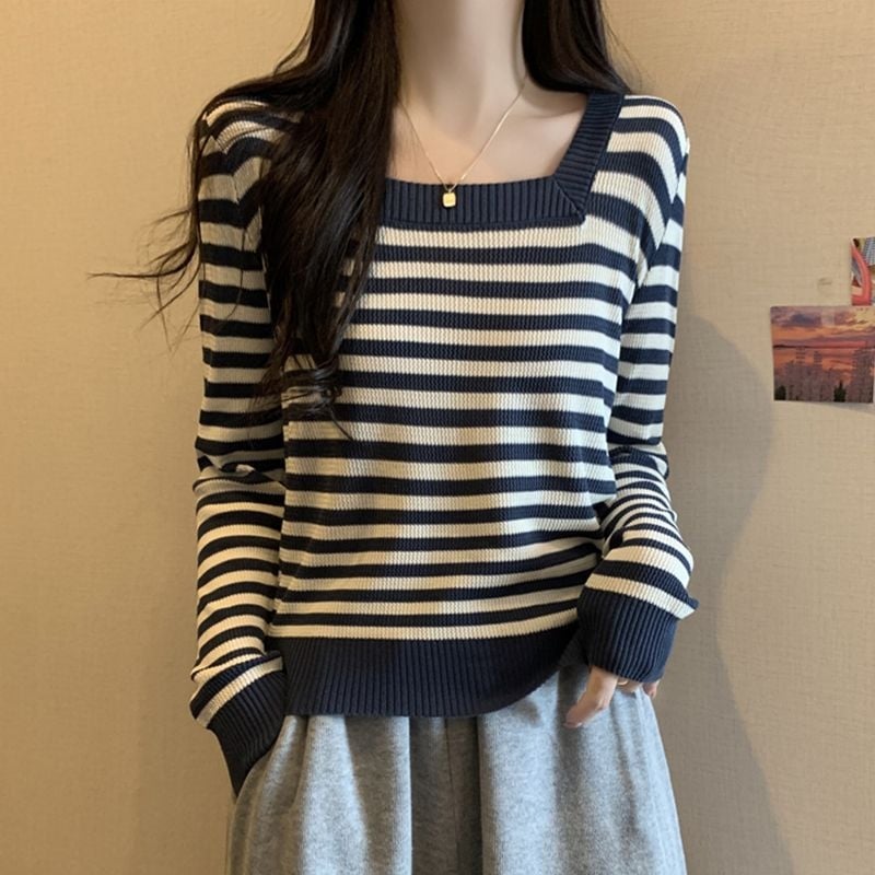 Pulover tricotat cu dungă, mâneci lungi, guler drept, croială regulată, 90-95% poliester