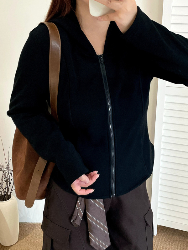 Cardiganas, saldus stilius — Oli velvet audinys, poliesteris 70–80%, regeneruota celulozė <30%, gobtuvas, ilgos rankovės