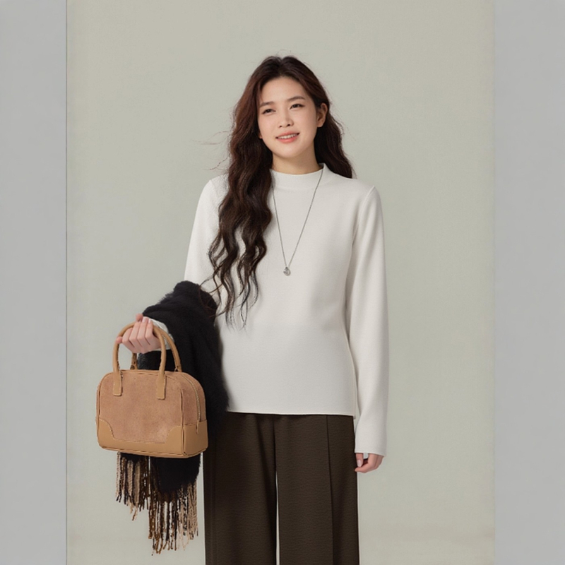 Plus dydžio moterų megztinis su gobtuvu - laisvas kirpimas, pusaukštė kaklo linija, ilgos rankovės, viskozės/polisterio/nylono mišinys