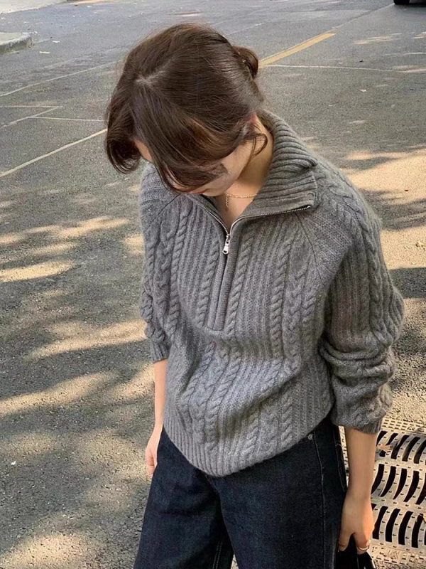 Vilnonis megztinis topas su pusiau užtrauktuku ir apykaklė-lapelė, vintage storas pynės kabelis, trumpas ilgis, moterims