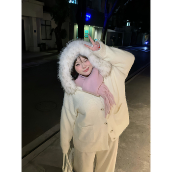 Kardiganas su gobtuvu ir kailinė apykaklė, patchwork mezgimas, viskozės pluoštas, laisvas kirpimas