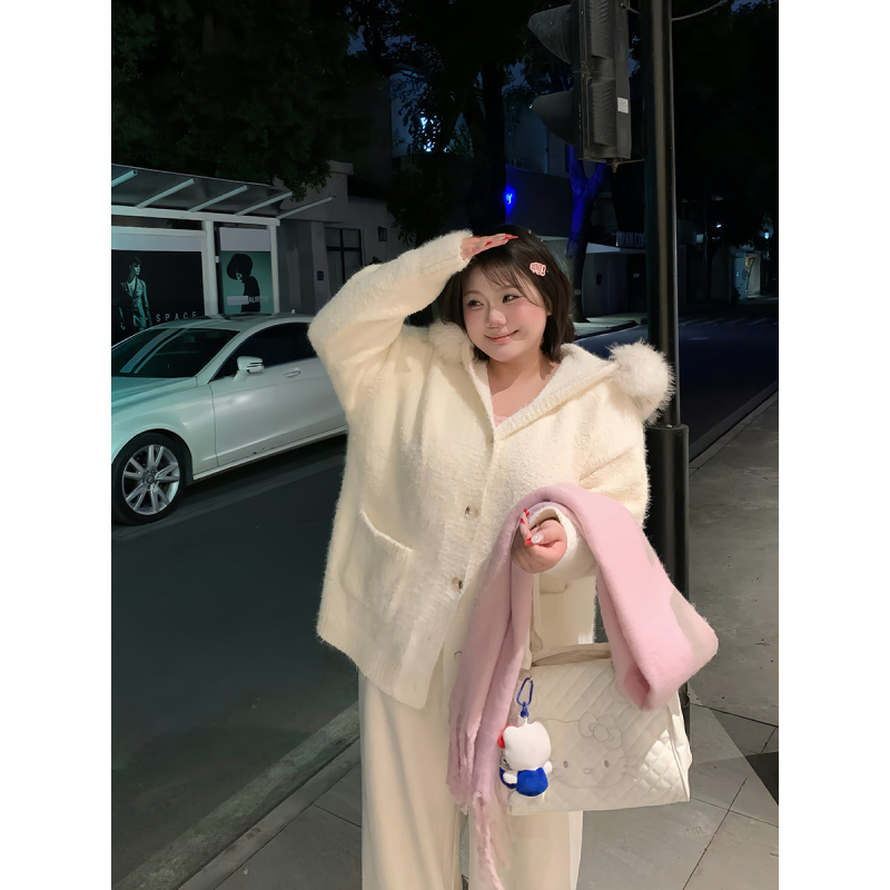 Kardiganas su gobtuvu ir kailinė apykaklė, patchwork mezgimas, viskozės pluoštas, laisvas kirpimas