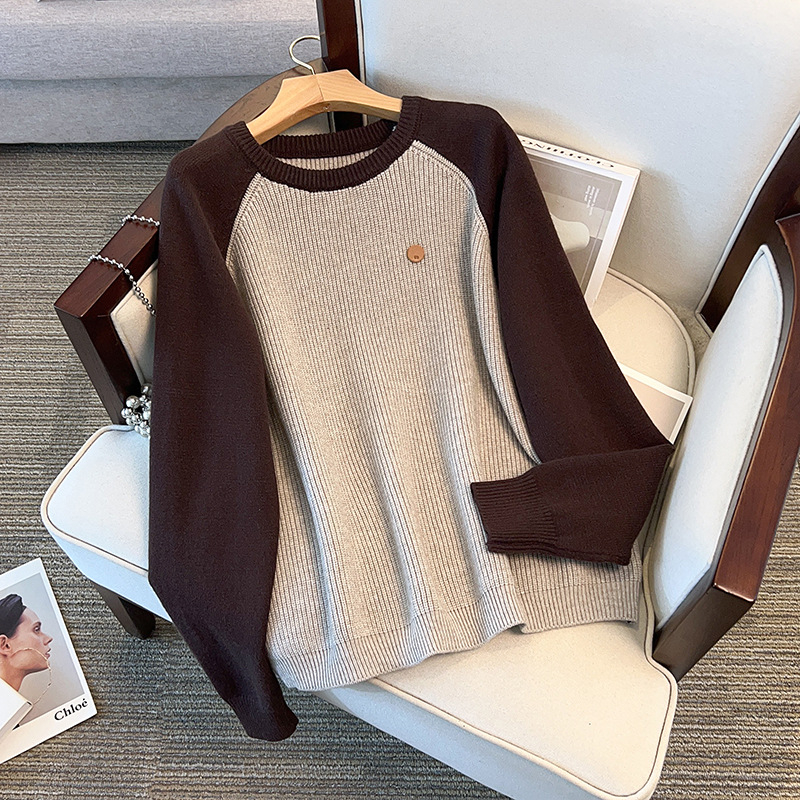 Moteriškas megztinis su kontrastinėmis raglano rankovėmis, apvaliu kaklu, storas megztinis, laisvas kirpimas, akrilo-poliesterio mišinys, žiema 2024