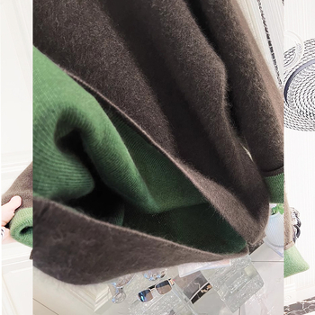 Kapucēm adīts džemperis, neilona–viskozes maisījums, pretnokrunkšanas apdare, brīvs piegriezums, apaļš kakls, rudens 2025