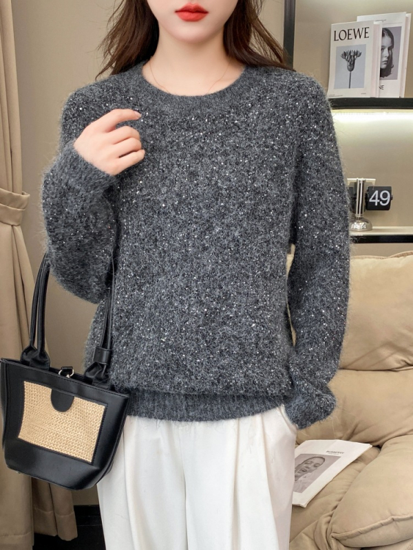 Vilnonis megztinis, laisvas kirpimas, ilgos rankovės, apvali kaklo linija, su trimis mygtukais priekyje