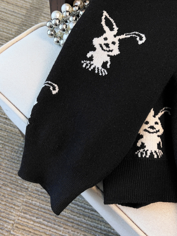 Moteriškas megztinis, viskozės pluoštas, anime raštas, laisvas kirpimas, apvalus kaklo iškirpimas