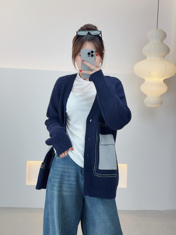 Love megztas kardiganas, V formos iškirptė, ilgos rankovės, storas mezginys, spalvų derinio raštas, Žiemos 2025, akrilo-poliesterio pluošto mišinys