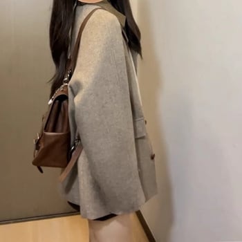 Palton femei din poliester, guler polo, închidere cu nasturi pe un rând, 70-80% poliester, 30-50% material secundar