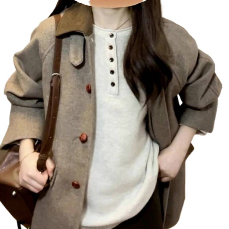 Palton femei din poliester, guler polo, închidere cu nasturi pe un rând, 70-80% poliester, 30-50% material secundar