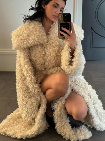 Γυναικείο παλτό από συνθετική γούνα, μακρύ μήκος 80-100 εκ, με ζώνη, χειμώνας 2025