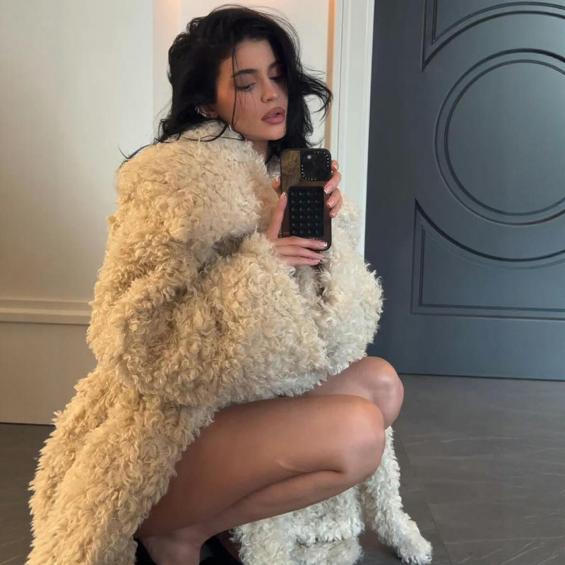 Γυναικείο παλτό από συνθετική γούνα, μακρύ μήκος 80-100 εκ, με ζώνη, χειμώνας 2025