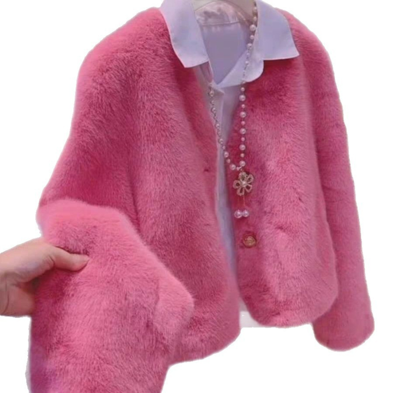 Kratko krzneno kaputo od norke, duljina 40–50 cm, polo ovratnik, princezine rukave, chenille tkanina s elastanom