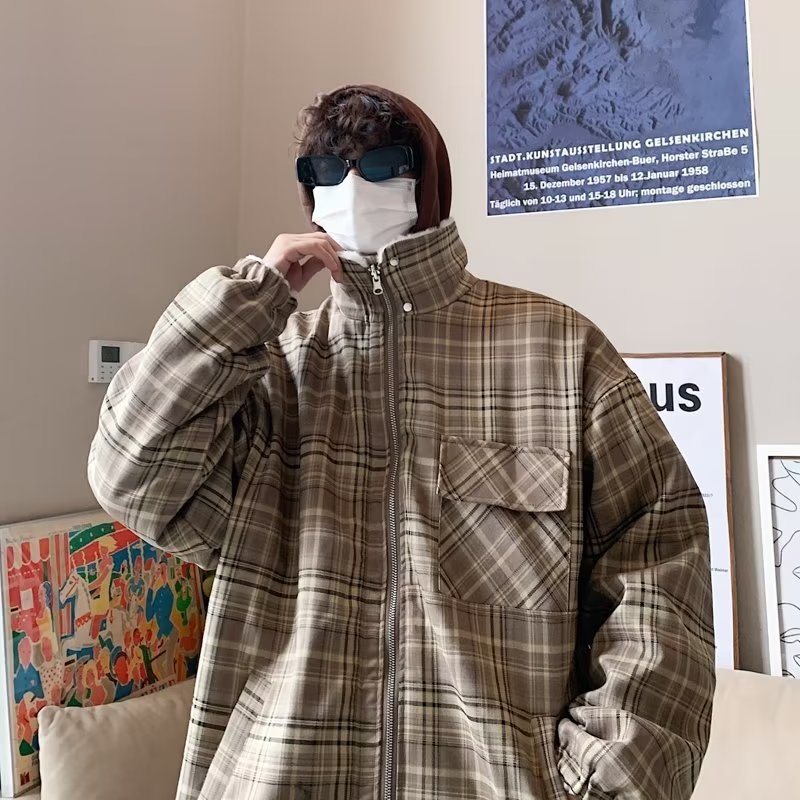 Pánske kabát s polyesterovým výplňom, stojací golier, zips, zimný, podšívka 70–80% polyester, hlavná látka: polyester