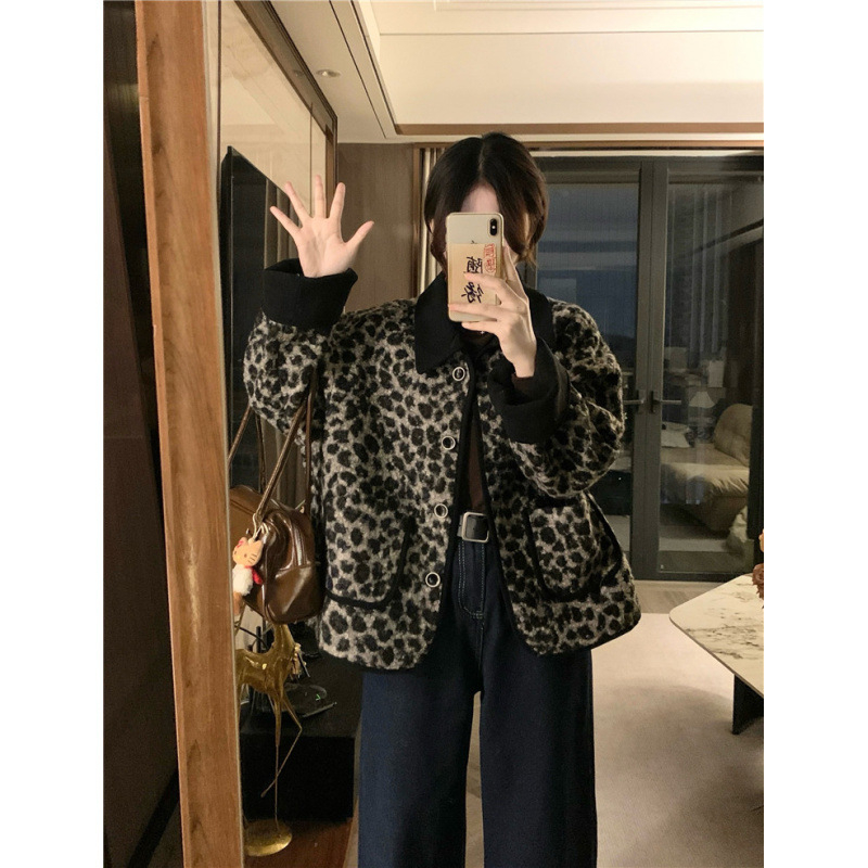 Plus-size ženski kaput s leopardim uzorkom i umjetnim krznom, polo ovratnik, širok kroj, poliester, zima 2025