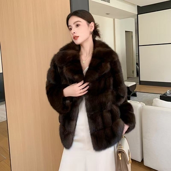 Palton de blană, mâneci lungi, rever mare, lungime normală, blană de iepure