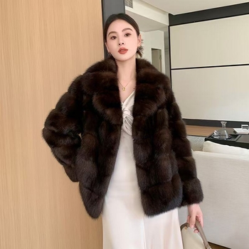 Palton de blană, mâneci lungi, rever mare, lungime normală, blană de iepure