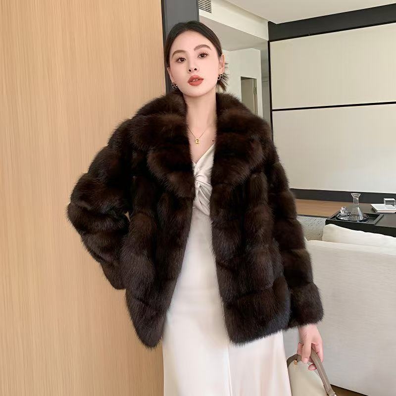 Palton de blană, mâneci lungi, rever mare, lungime normală, blană de iepure