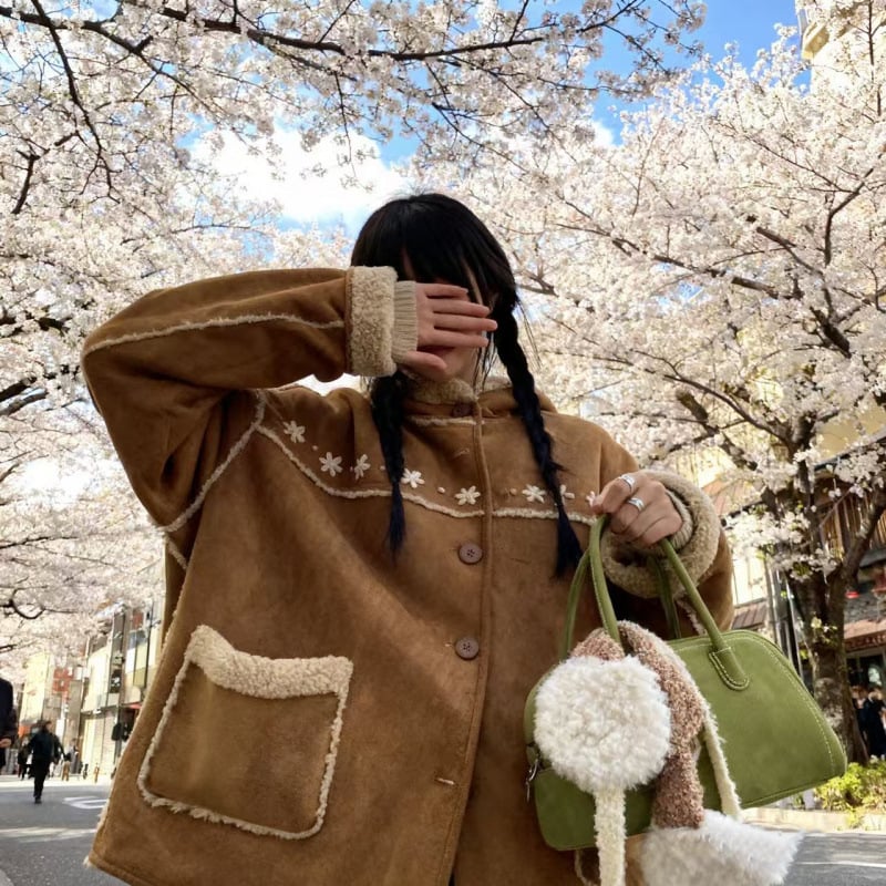 Női velúr motoros kabát hímzéssel, francia retro stílus, téli 2025, rombusz minta, egyenes szabás, gallér lótuszlevél, 3/4 ujj