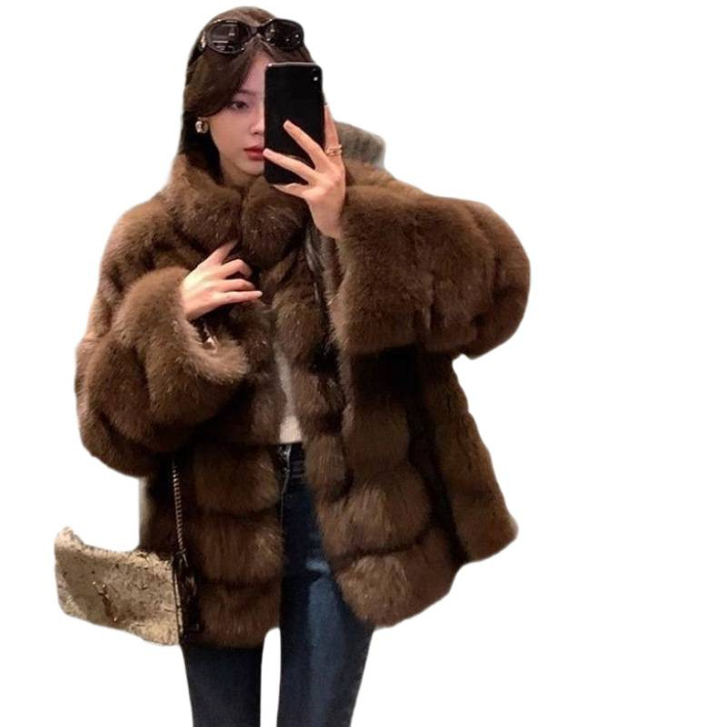 Női középhosszú műszőrme kabát, álló gallérral, egysoros záródással, hosszú ujjú, vastag anyag