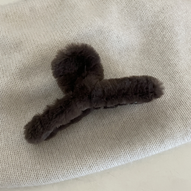 Hajcsat plüss szőrmével, kézzel készült, textil anyagból, hátsó fejre rögzíthető korong dizájn, női hajkiegészítő, irodai divat