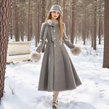 Ženska duga kviltirana jakna s krznom ovratnikom, uski kroj, poliester 95%+