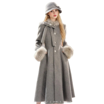 Ženska duga kviltirana jakna s krznom ovratnikom, uski kroj, poliester 95%+