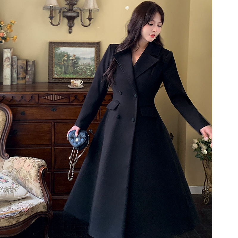 Női hosszú kabát Twillból, egyszínű, dupla gombolás, V-nyakú, karcsú szabás