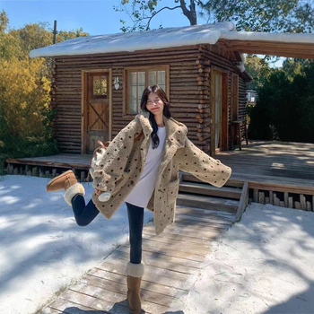 Palton damă cu glugă din chenille, efect lamb-fleece – croială lejeră, lungime medie, mâneci 3/4, stil japonio-coreean