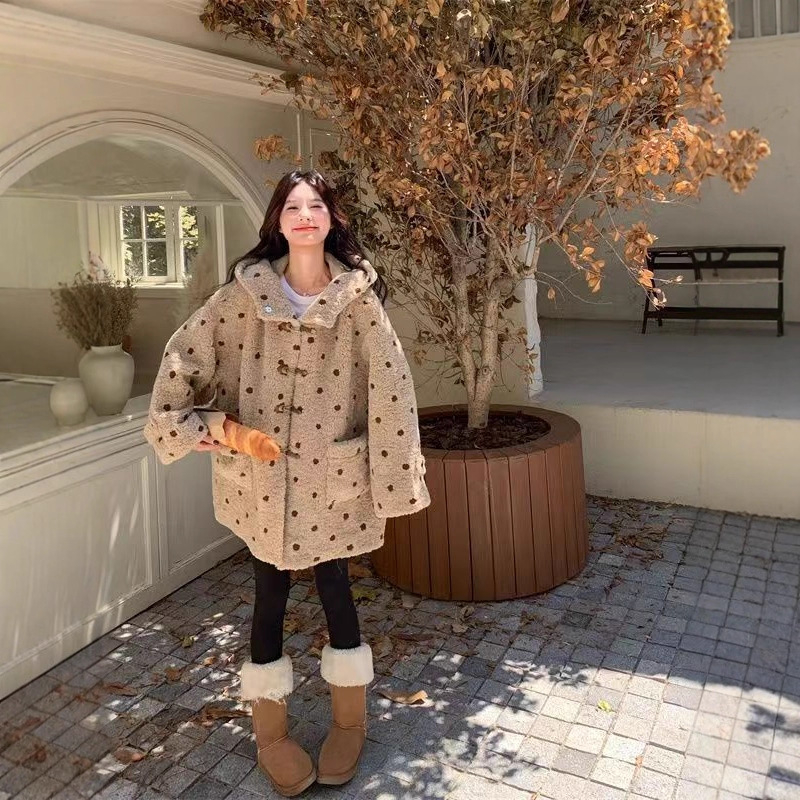 Palton damă cu glugă din chenille, efect lamb-fleece – croială lejeră, lungime medie, mâneci 3/4, stil japonio-coreean