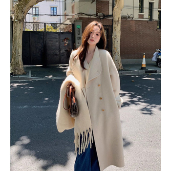 Palto dama din chenille, croială lejeră, guler cu blană, lungime scurtă 40-50 cm, mâneci 3/4 (Material: Chenille; Compoziție principală: Spandex; Lungime: 40-50 cm; Guler: blană; Mâneci: 3/4)