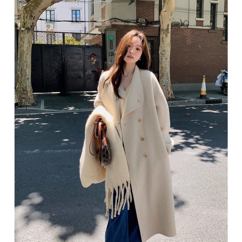 Palto dama din chenille, croială lejeră, guler cu blană, lungime scurtă 40-50 cm, mâneci 3/4 (Material: Chenille; Compoziție principală: Spandex; Lungime: 40-50 cm; Guler: blană; Mâneci: 3/4)