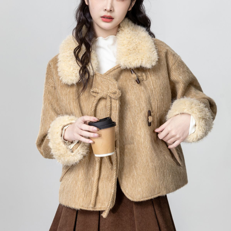 Cardigan scurt chenille cu guler polo, croială în formă de A, mâneci 3/4 – Primăvara 2025