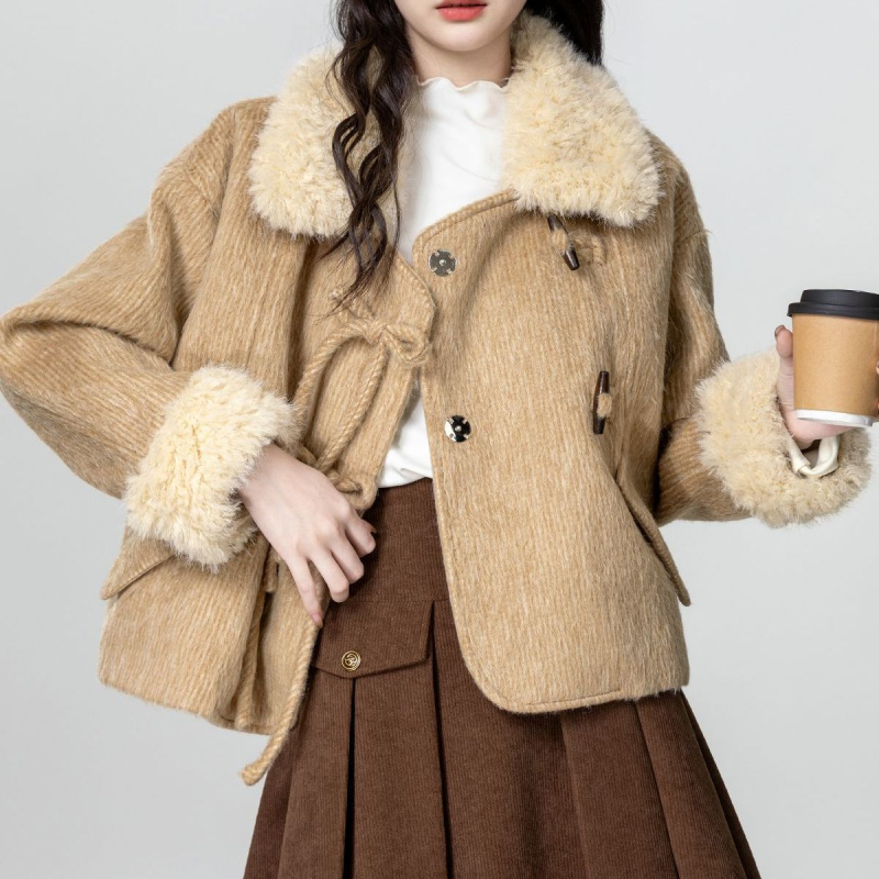 Cardigan scurt chenille cu guler polo, croială în formă de A, mâneci 3/4 – Primăvara 2025