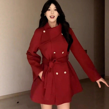 Γυναικείο παλτό σε στυλ Χεμπερν από πολυεστέρα, μονόχρωμο, με γιακά-στάση, διπλό μπροστινό κλείσιμο, κοντό μήκος, χαλαρή γραμμή, μακριά μανίκια