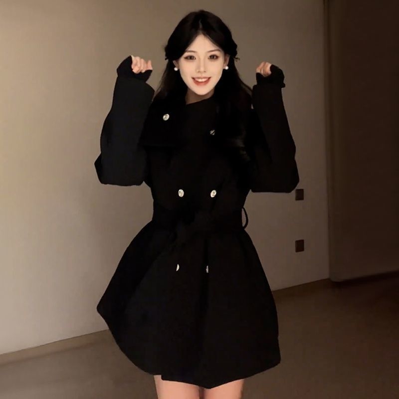 Γυναικείο παλτό σε στυλ Χεμπερν από πολυεστέρα, μονόχρωμο, με γιακά-στάση, διπλό μπροστινό κλείσιμο, κοντό μήκος, χαλαρή γραμμή, μακριά μανίκια