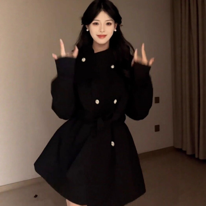 Γυναικείο παλτό σε στυλ Χεμπερν από πολυεστέρα, μονόχρωμο, με γιακά-στάση, διπλό μπροστινό κλείσιμο, κοντό μήκος, χαλαρή γραμμή, μακριά μανίκια