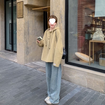 Palton scurt pentru femei din chenille, croială lejeră, cu glugă, mâneci 3/4, lungime 40–50 cm, lansare primăvara 2025