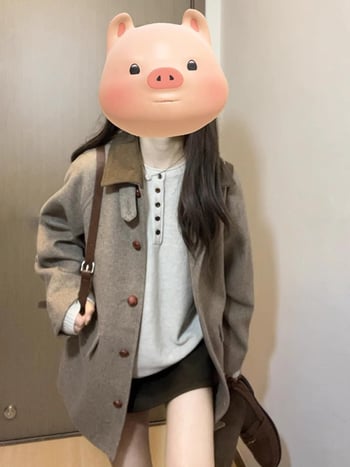 Palton din lână pentru femei, cu guler din blană, croială lejeră, închidere cu nasturi pe un singur rând, lungime scurtă 40–50 cm