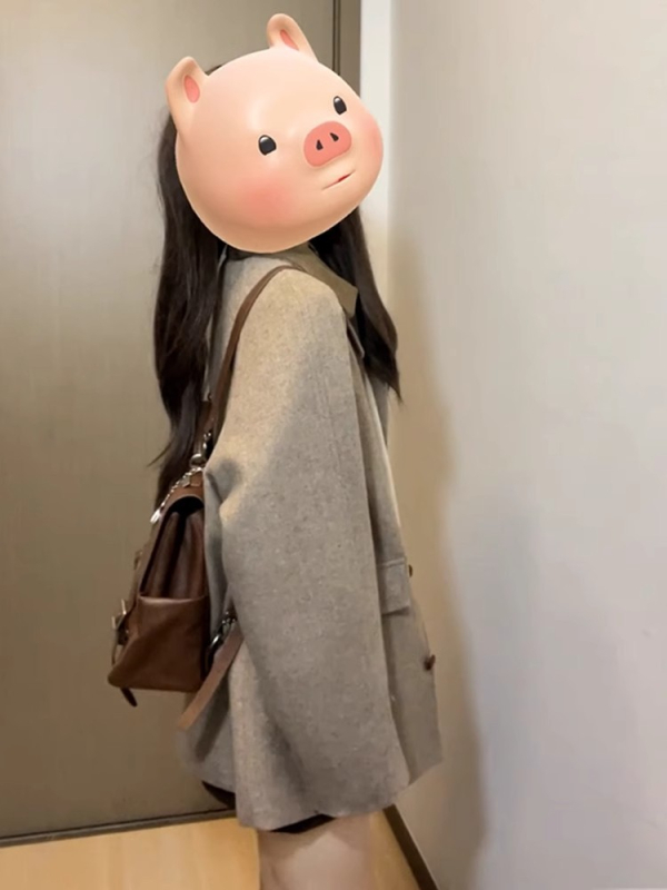 Palton din lână pentru femei, cu guler din blană, croială lejeră, închidere cu nasturi pe un singur rând, lungime scurtă 40–50 cm