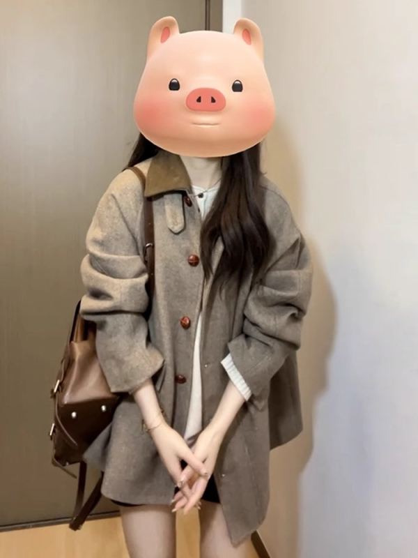 Palton din lână pentru femei, cu guler din blană, croială lejeră, închidere cu nasturi pe un singur rând, lungime scurtă 40–50 cm