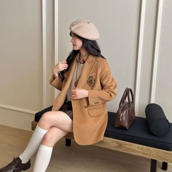 Jachetă vintage în stil JK, din Chenille, 70–80% poliester și spandex, stil de relax japonez-coreean, lungime 80–100 cm, mâneci lungi, nasturi la un rând, gros