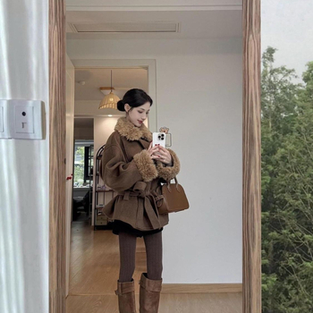 Palton scurt pentru femei cu guler de blană, stil japono-coreean lejer, poliester cu elastan <30%, mâneci lungi