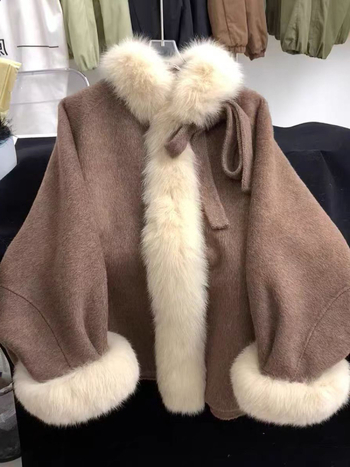 Palton de lână cu guler din blană artificială și capă-de-șal, dublu-fațat din chenille, închidere cu fermoar