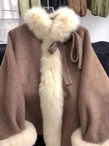 Palton de lână cu guler din blană artificială și capă-de-șal, dublu-fațat din chenille, închidere cu fermoar