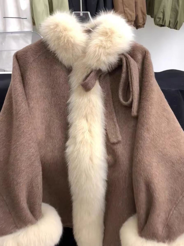 Palton de lână cu guler din blană artificială și capă-de-șal, dublu-fațat din chenille, închidere cu fermoar