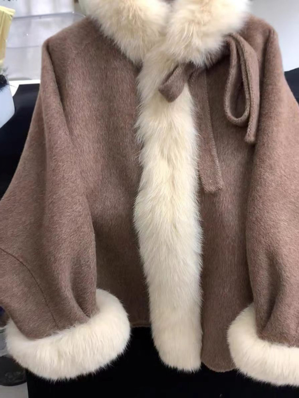 Palton de lână cu guler din blană artificială și capă-de-șal, dublu-fațat din chenille, închidere cu fermoar